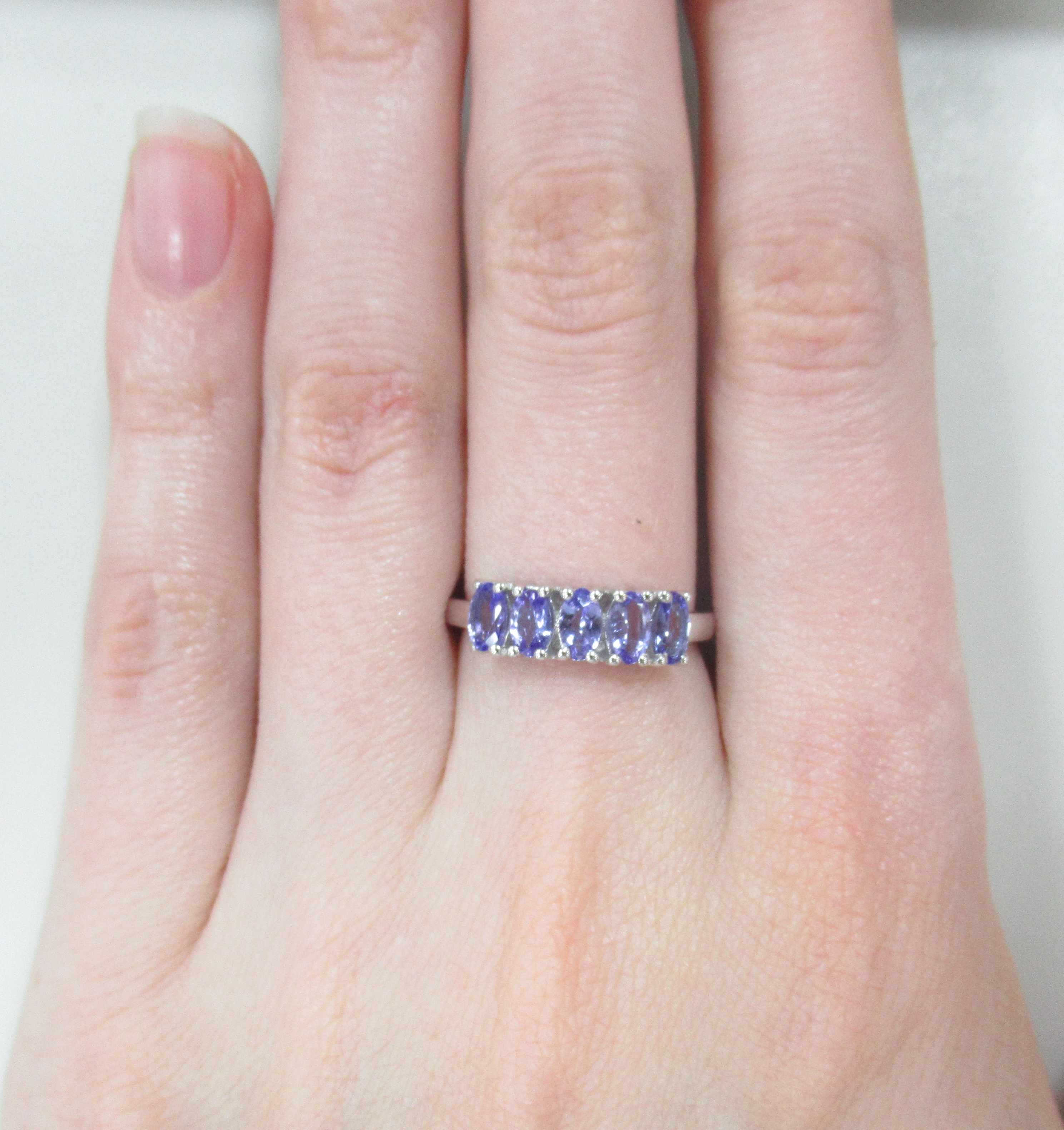 Серебряное кольцо с танзанитами